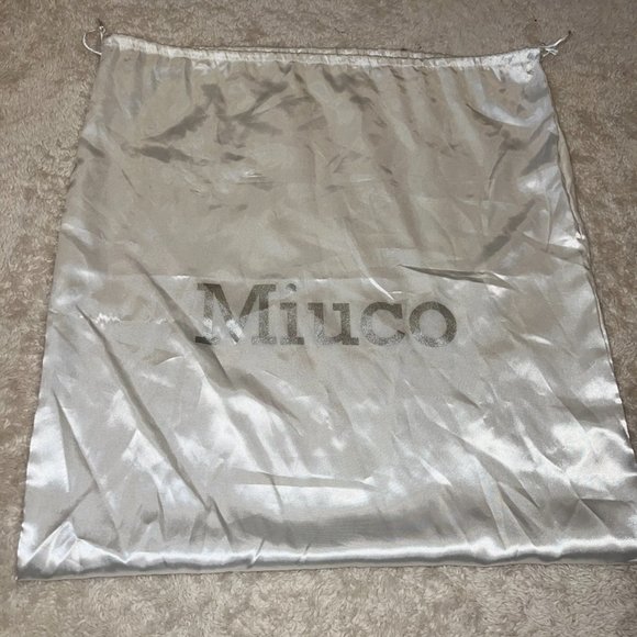 Miuco Bamboo Handbag with Dust Bag Included and Scarves - Picture 5 of 6